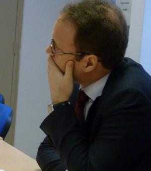 Le député Sylvain Maillard attentif et à l'écoute, lors de la table ronde apprentissage au CFA Delépine.